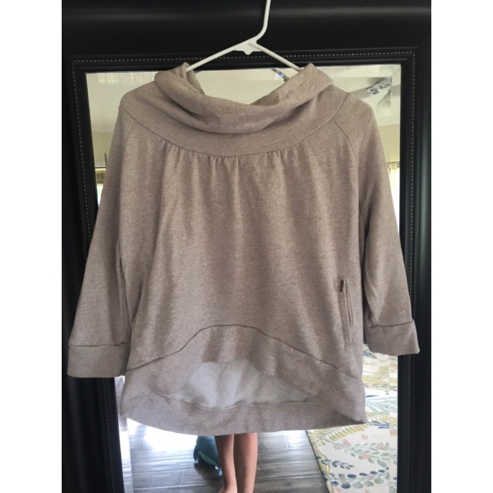 Billabong sweatshirt!